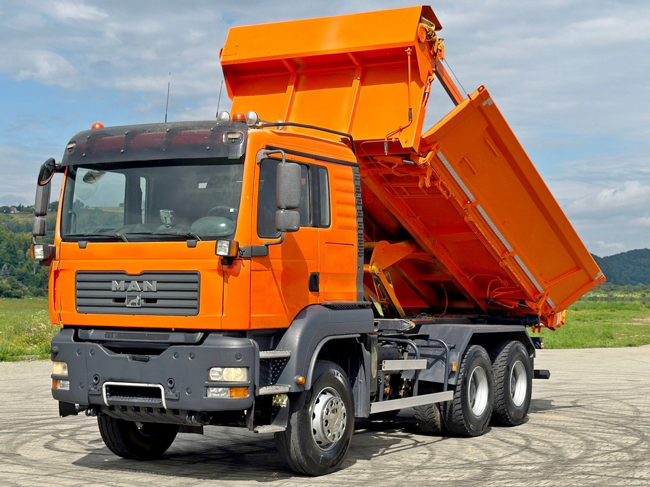 MAN TGA 33.440 * KIPPER 5,10 m + BORDMATIC / 6x4*TOP - Tipper, Crane truck: picture 3 MAN TGA 33.440 * KIPPER 5,10 m + BORDMATIC / 6x4*TOP - Tipper, Crane truck: picture 3