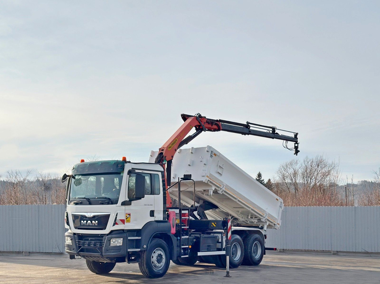 MAN TGS 26.400 * PALFINGER PK 16001 K + FUNK * 6x4 - Tipper, Crane truck: picture 2 MAN TGS 26.400 * PALFINGER PK 16001 K + FUNK * 6x4 - Tipper, Crane truck: picture 2