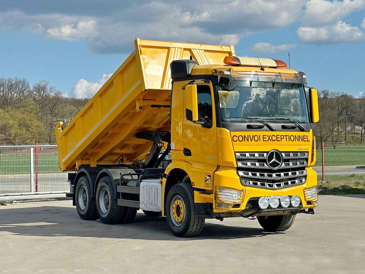 Mercedes-Benz AROCS 3348* KIPPER 5,20 + BORDMATIC / 6x4 - Tipper: picture 1 Mercedes-Benz AROCS 3348* KIPPER 5,20 + BORDMATIC / 6x4 - Tipper: picture 1