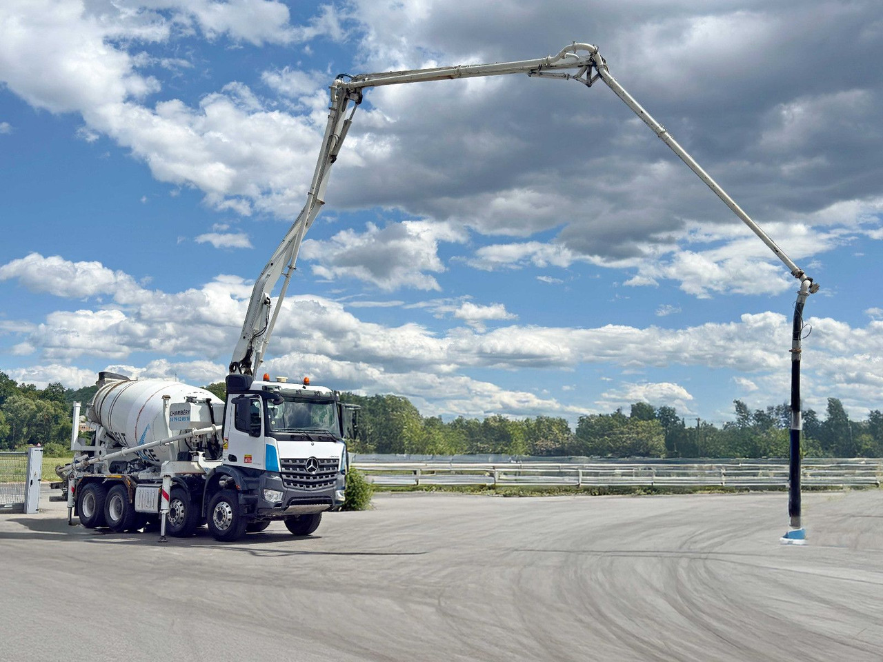 Mercedes-Benz AROCS 3743 * Betonpumpe + FUNK * 8x4 * TOP - Concrete pump truck: picture 3 Mercedes-Benz AROCS 3743 * Betonpumpe + FUNK * 8x4 * TOP - Concrete pump truck: picture 3