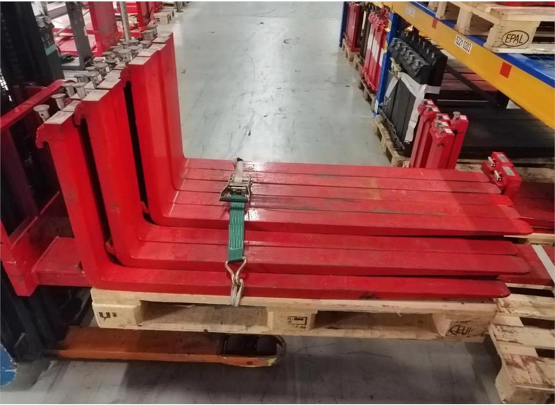 Hook ON FORKS NEW 1200X80X40 - Forks for Material handling equipment: picture 1 Hook ON FORKS NEW 1200X80X40 - Forks for Material handling equipment: picture 1