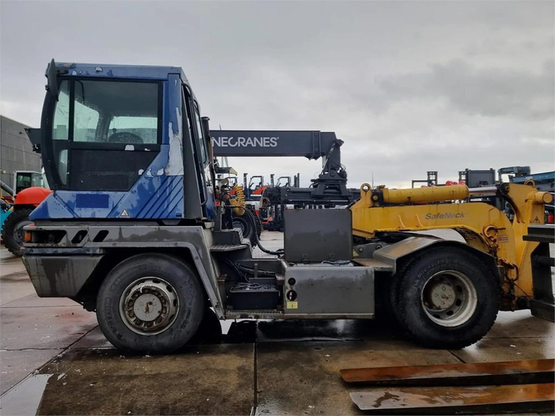 Terberg RT282 4x4 + safeneck - Terminal tractor: picture 4 Terberg RT282 4x4 + safeneck - Terminal tractor: picture 4