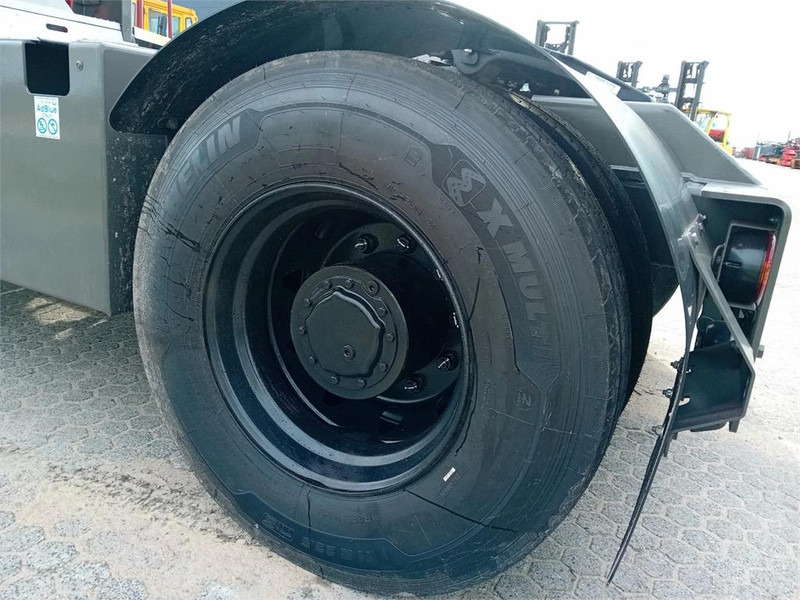 Terberg YT220 - Terminal tractor: picture 5 Terberg YT220 - Terminal tractor: picture 5