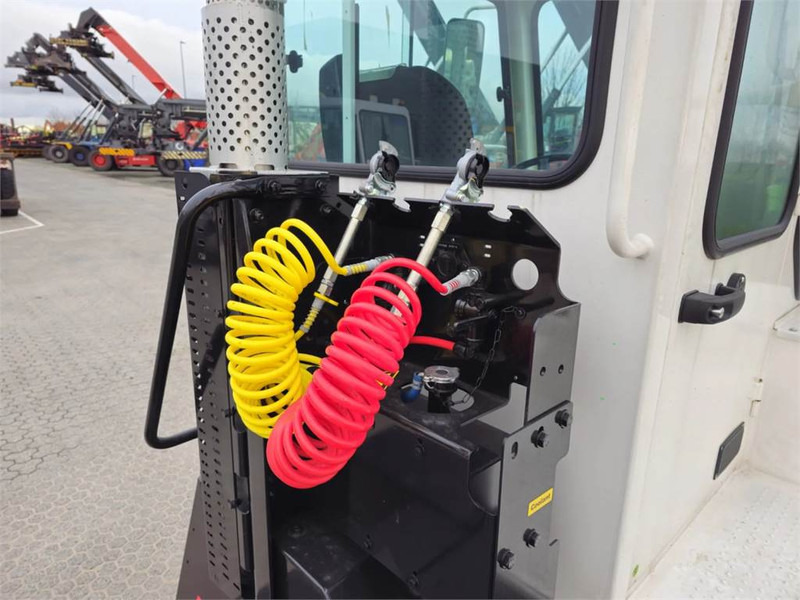 Terminal tractor Terberg YT220: picture 13