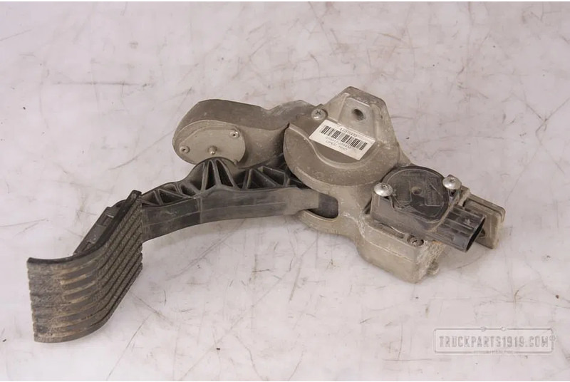 DAF 1737503 Gaspedaal DAF XF105 - Dashboard for Truck: picture 1 DAF 1737503 Gaspedaal DAF XF105 - Dashboard for Truck: picture 1