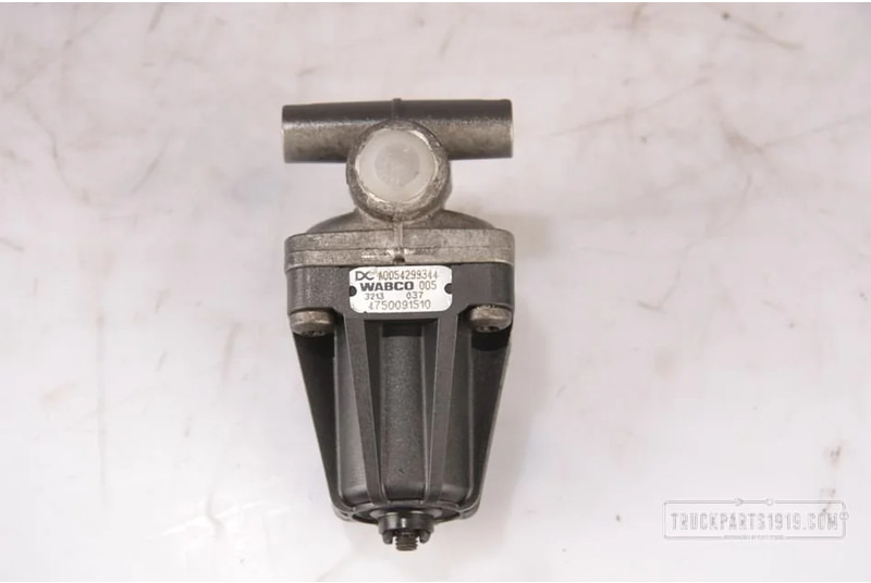 Mercedes-Benz Compressed Air System Drukregelaar MB - Valve for Truck: picture 1 Mercedes-Benz Compressed Air System Drukregelaar MB - Valve for Truck: picture 1