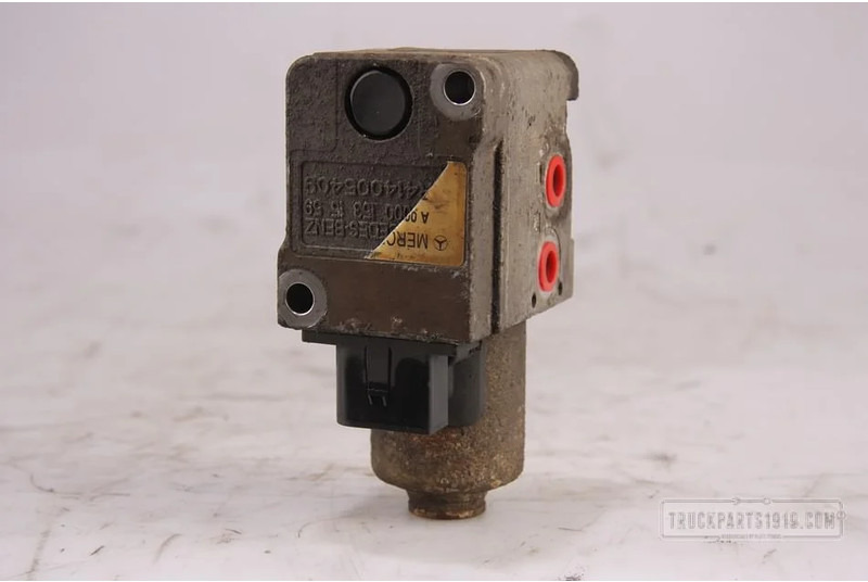 Mercedes-Benz Compressed Air System Drukregelklep MB MP4 - Valve for Truck: picture 1 Mercedes-Benz Compressed Air System Drukregelklep MB MP4 - Valve for Truck: picture 1