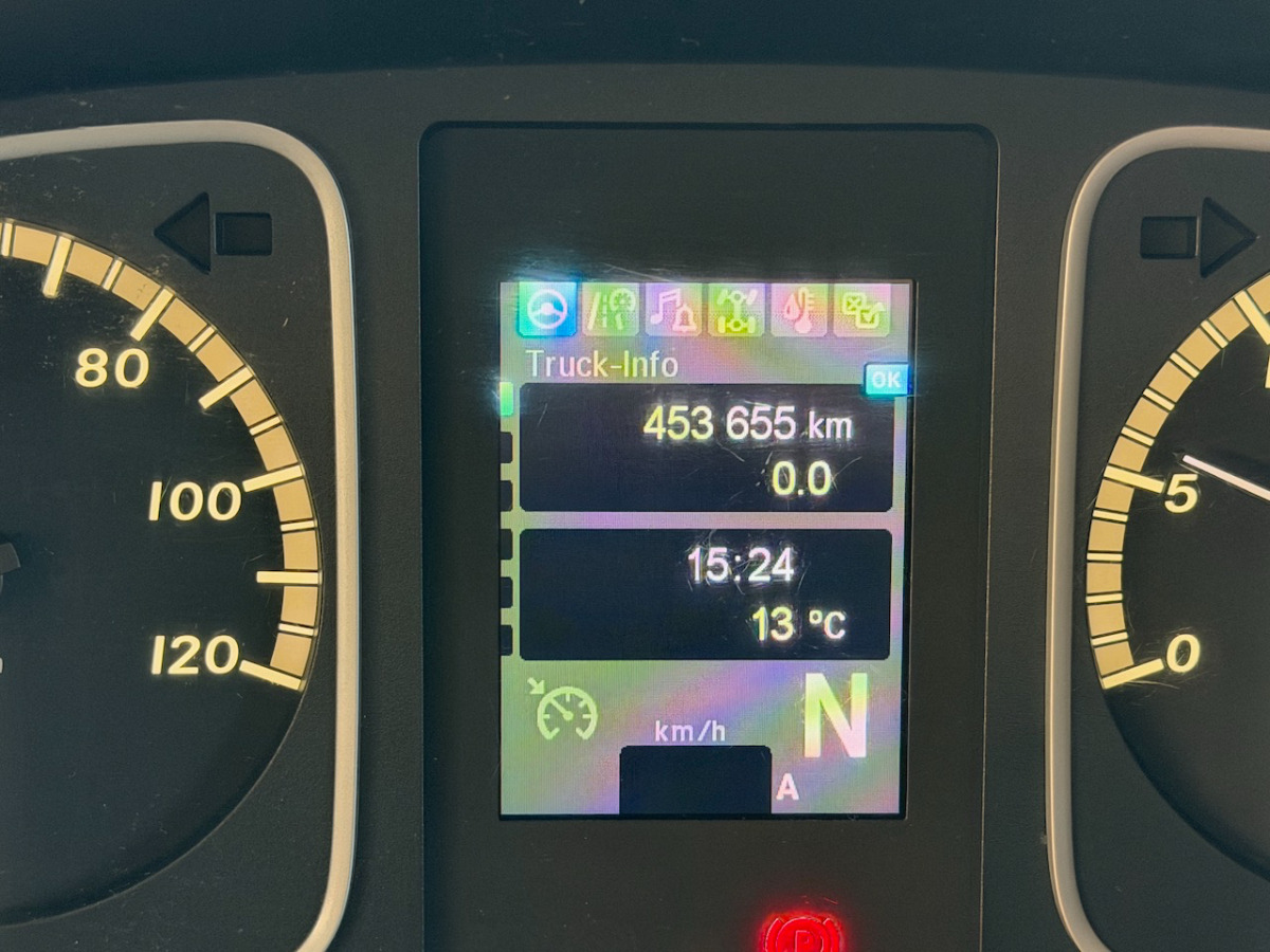 MERCEDES 1224 L - Curtainsider truck: picture 5 MERCEDES 1224 L - Curtainsider truck: picture 5