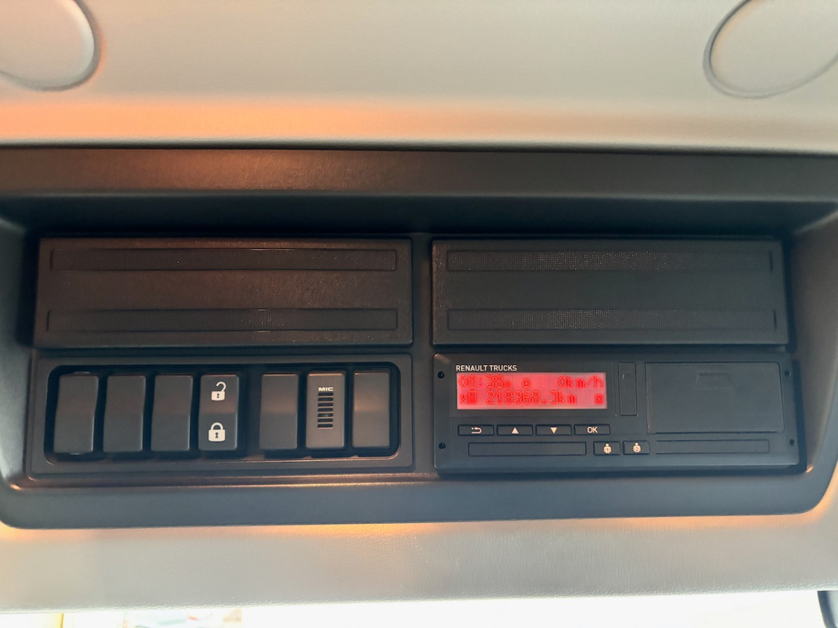 Box truck RENAULT D14.250: picture 9