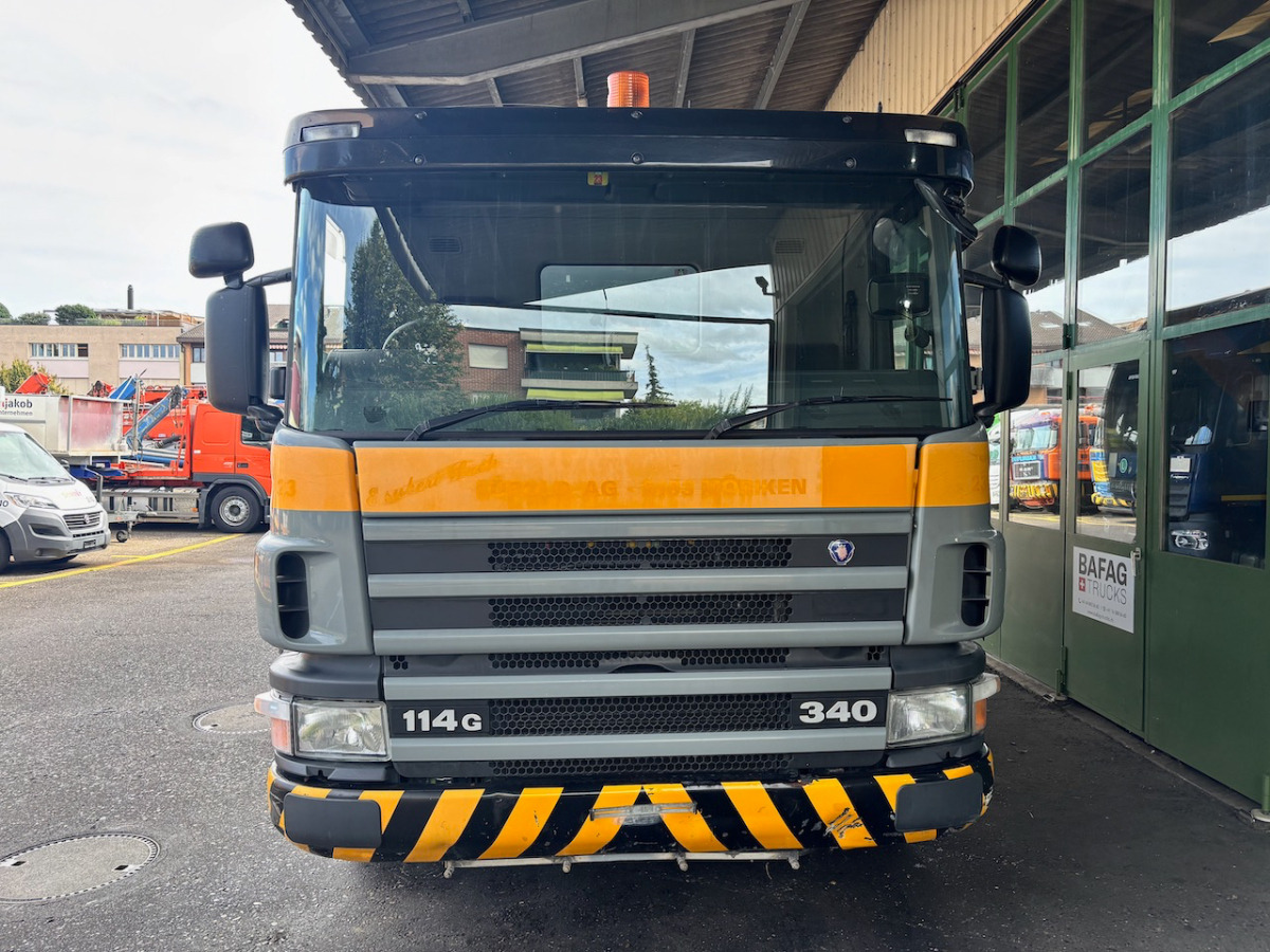 SCANIA P114 GB - Road sweeper: picture 3 SCANIA P114 GB - Road sweeper: picture 3