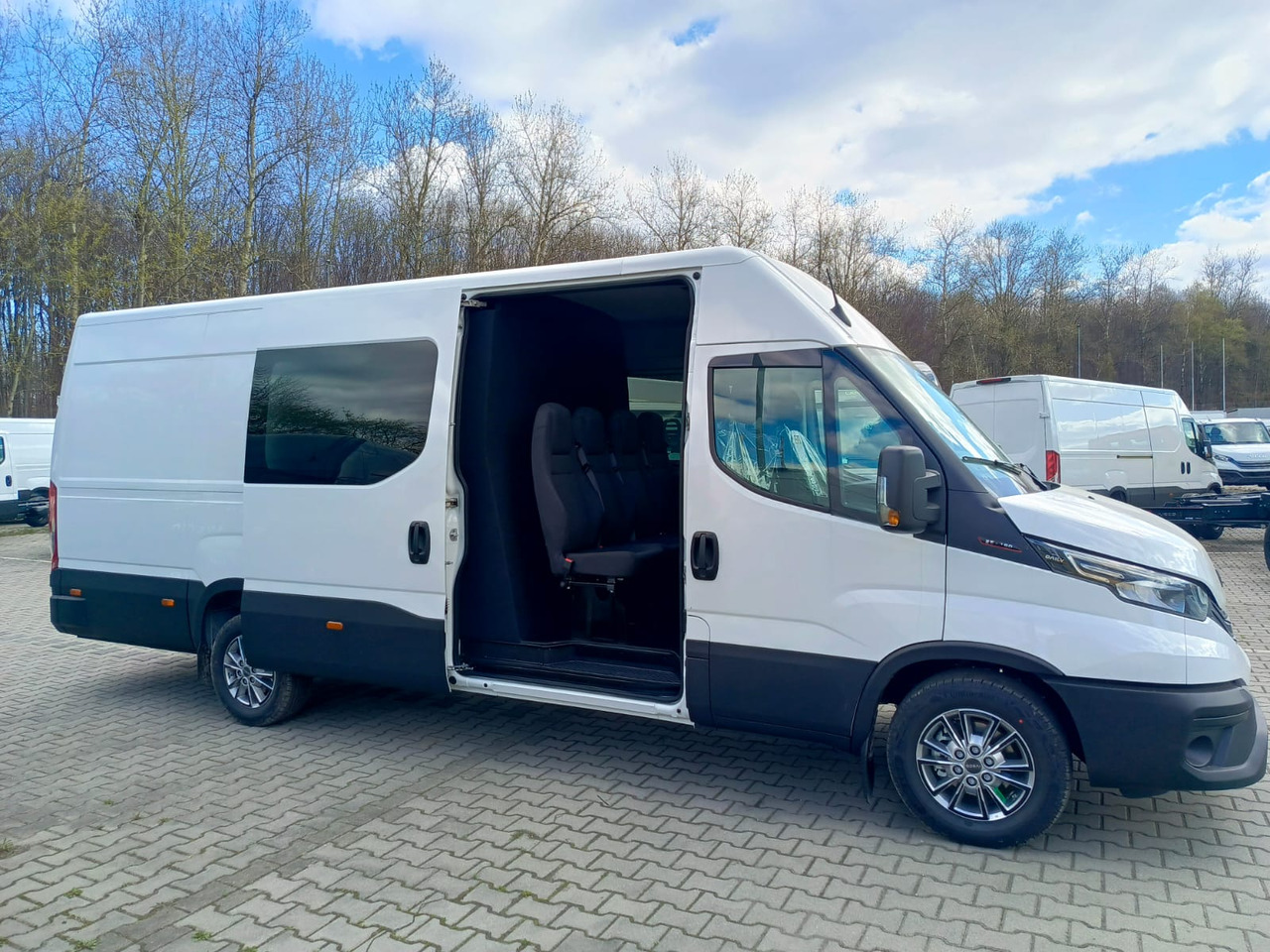IVECO Daily 35 180 7-Sitzer - Passenger van, Combi van: picture 2 IVECO Daily 35 180 7-Sitzer - Passenger van, Combi van: picture 2