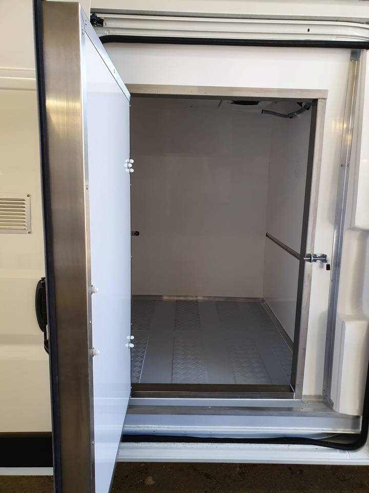 Renault Master L3H2 Tiefkühlkasten -18°C - Refrigerated van: picture 5 Renault Master L3H2 Tiefkühlkasten -18°C - Refrigerated van: picture 5