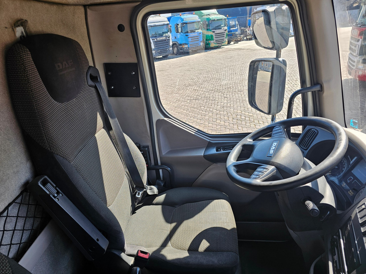 Skip loader truck DAF LF 220 Euro 6: picture 7 Skip loader truck DAF LF 220 Euro 6: picture 7