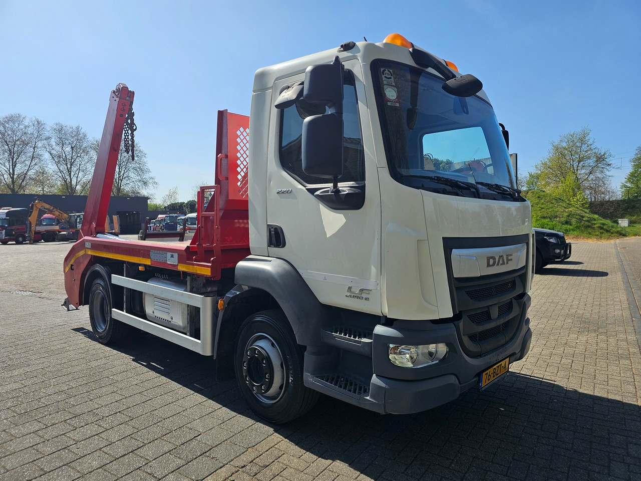 Skip loader truck DAF LF 220 Euro 6: picture 13 Skip loader truck DAF LF 220 Euro 6: picture 13