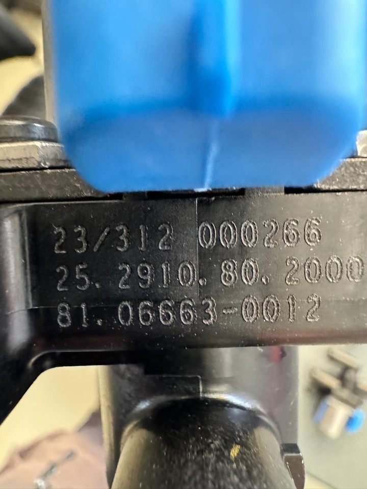 CABIN HEATER WATER VALVE MAN TGS - Heating/ Ventilation: picture 2 CABIN HEATER WATER VALVE MAN TGS - Heating/ Ventilation: picture 2