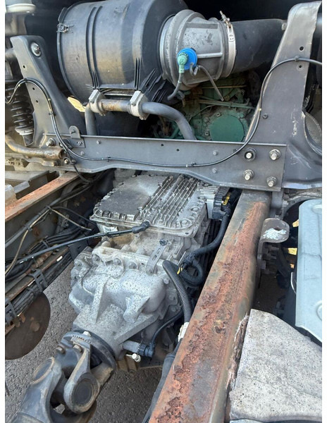 Cab chassis truck Volvo FH460 Globe 2016: picture 11 Cab chassis truck Volvo FH460 Globe 2016: picture 11