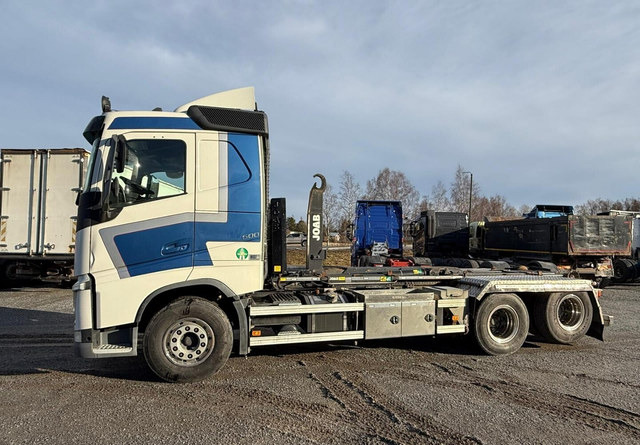 Volvo FH500 koukkuauto vain 493 tkm - Hook lift truck: picture 3 Volvo FH500 koukkuauto vain 493 tkm - Hook lift truck: picture 3