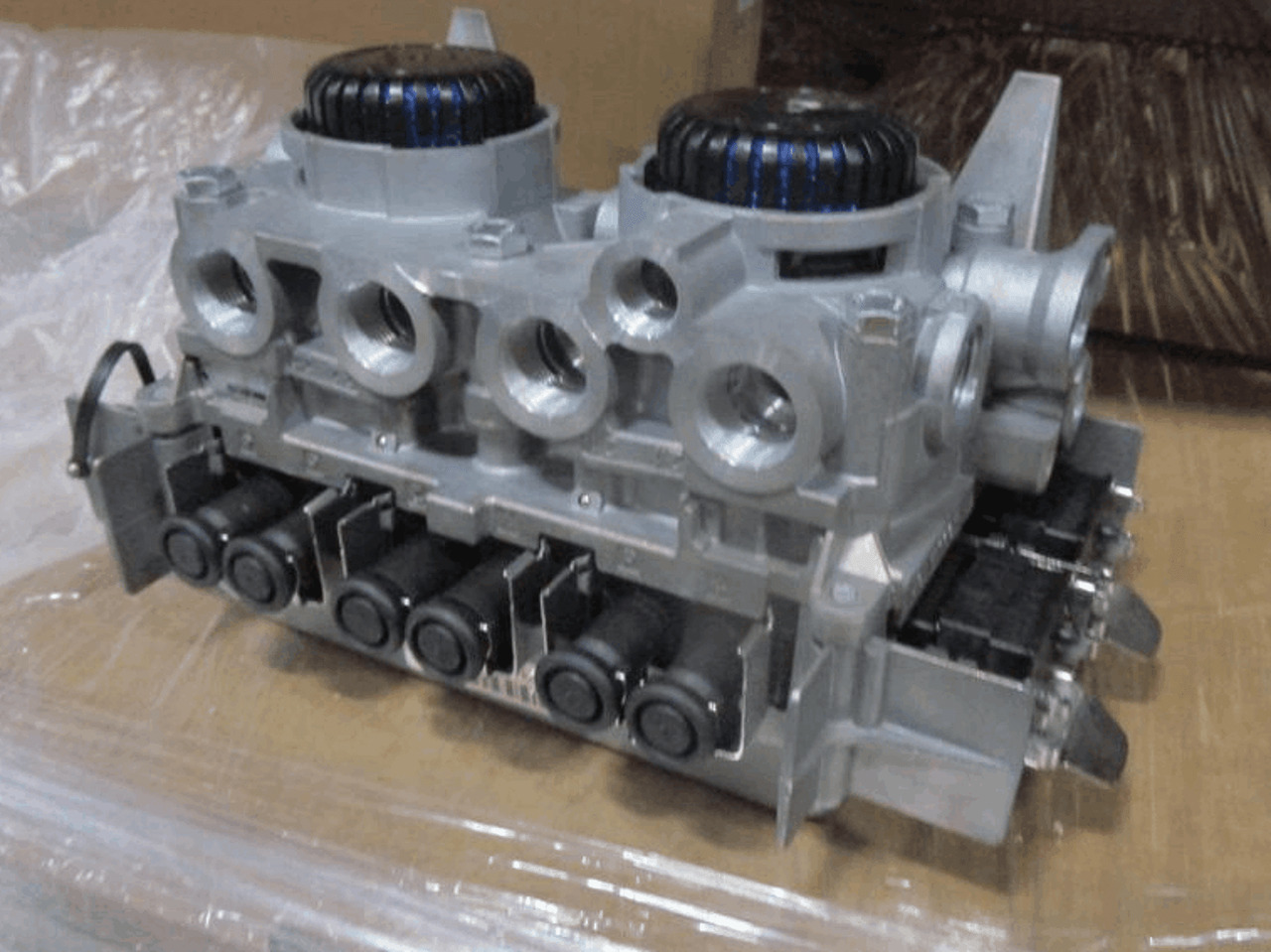 WABCO EBS MODULATOR SCHMITZ,KRONE NIEUW + deposit 4801020140 - Brake valve for Truck: picture 3 WABCO EBS MODULATOR SCHMITZ,KRONE NIEUW + deposit 4801020140 - Brake valve for Truck: picture 3