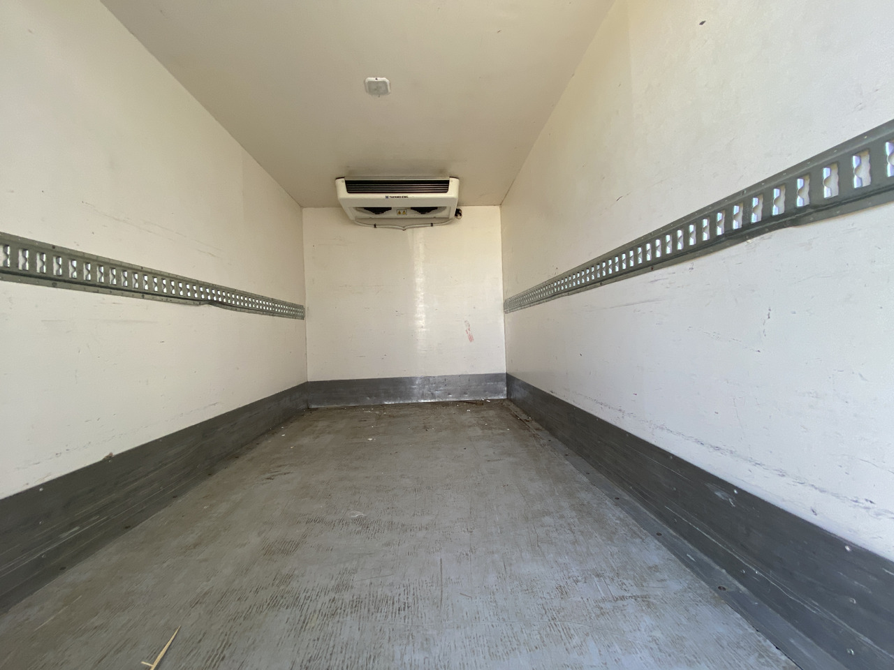 Refrigerated van for transportation of food IVECO daily 35c15: picture 6