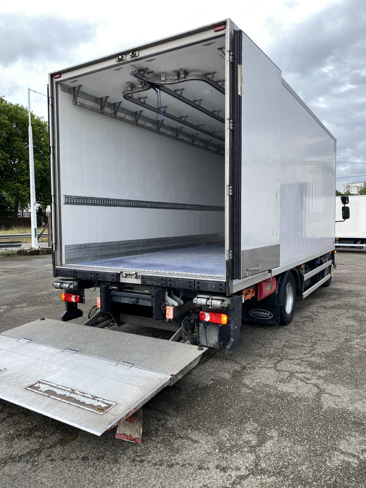 RENAULT D16 - Refrigerator truck: picture 2 RENAULT D16 - Refrigerator truck: picture 2