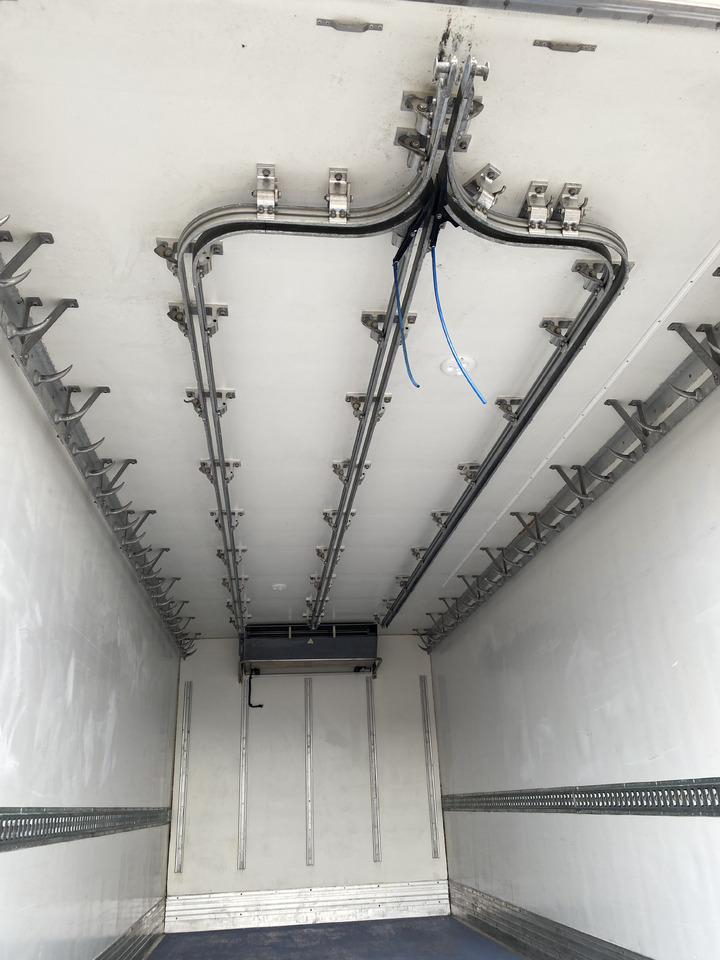 RENAULT D16 - Refrigerator truck: picture 5 RENAULT D16 - Refrigerator truck: picture 5