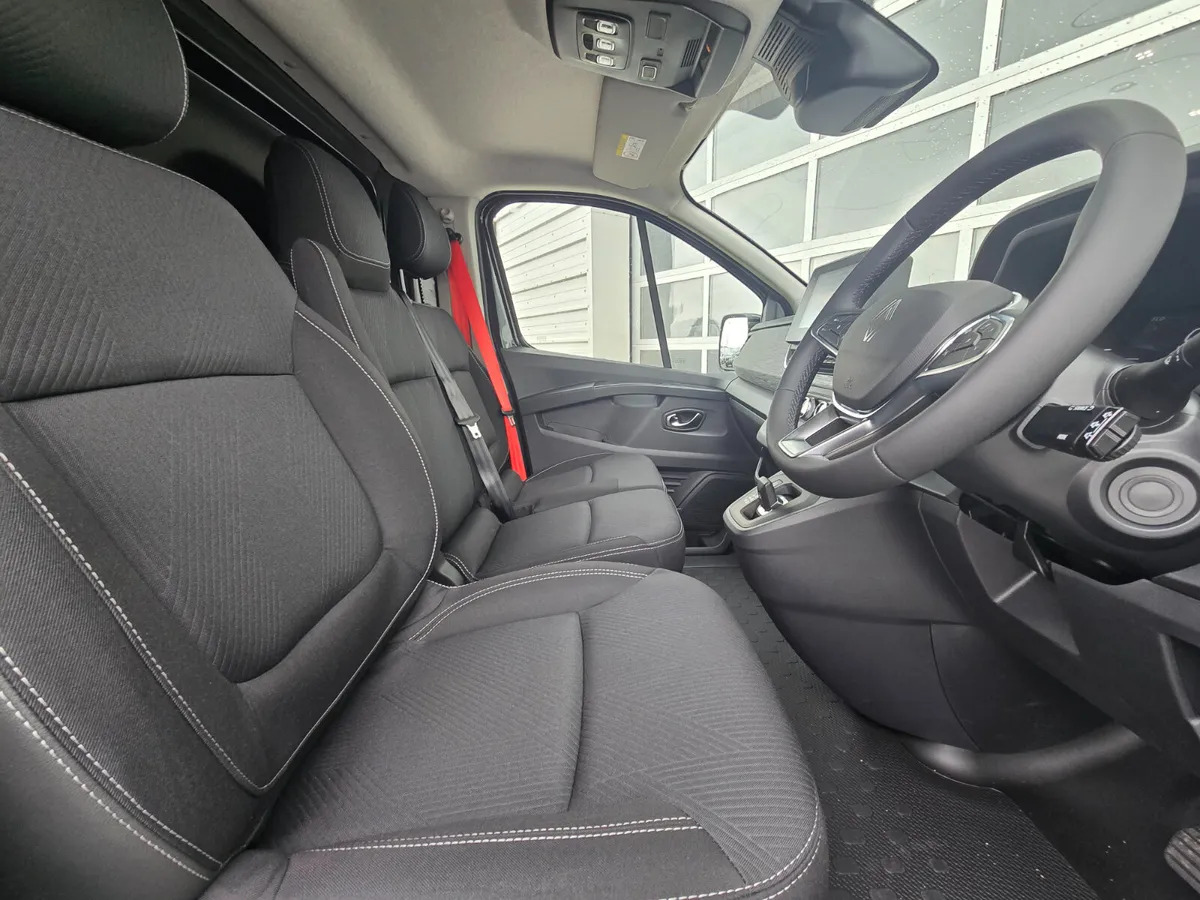 Panel van 2025 Renault Trafic Exclusive 170BHP Auto: picture 9