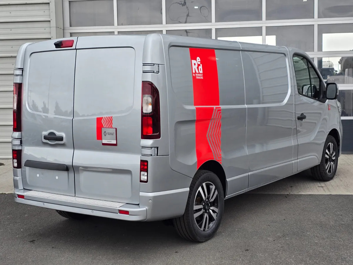 NEW Renault Trafic Exclusive 170BHP/150BHP Auto Highland Silver - Panel van: picture 4 NEW Renault Trafic Exclusive 170BHP/150BHP Auto Highland Silver - Panel van: picture 4
