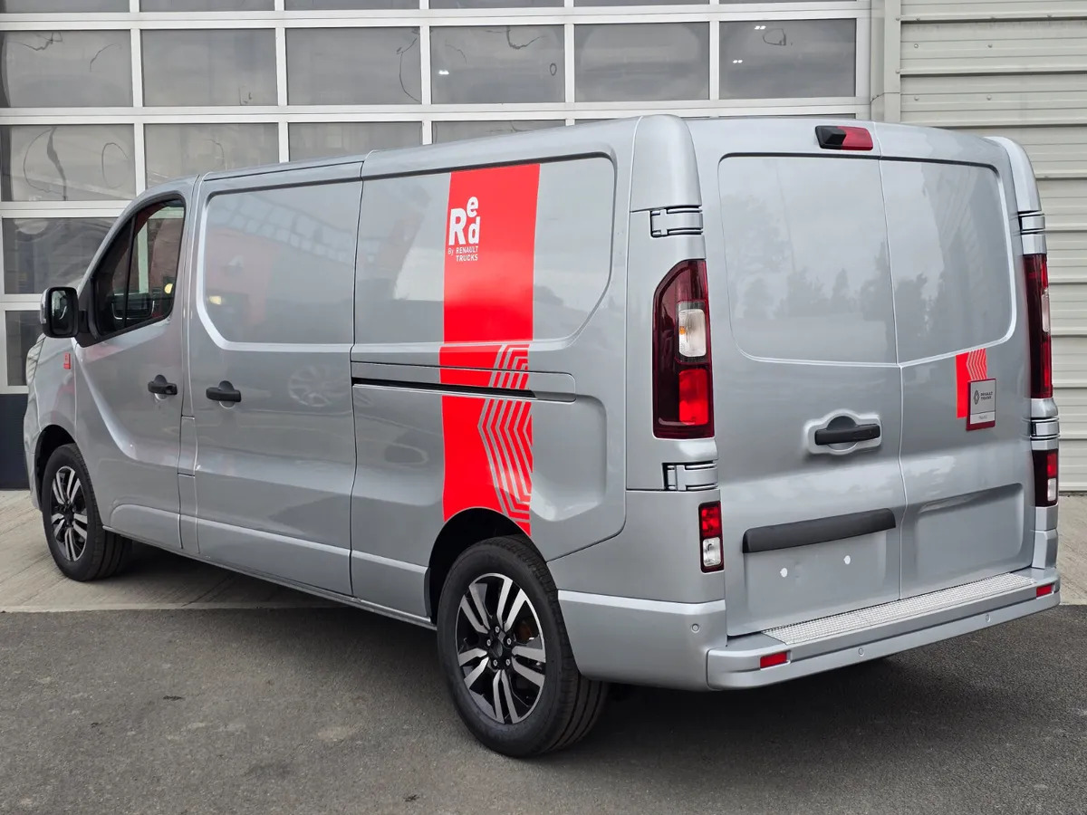 NEW Renault Trafic Exclusive 170BHP/150BHP Auto Highland Silver - Panel van: picture 5 NEW Renault Trafic Exclusive 170BHP/150BHP Auto Highland Silver - Panel van: picture 5