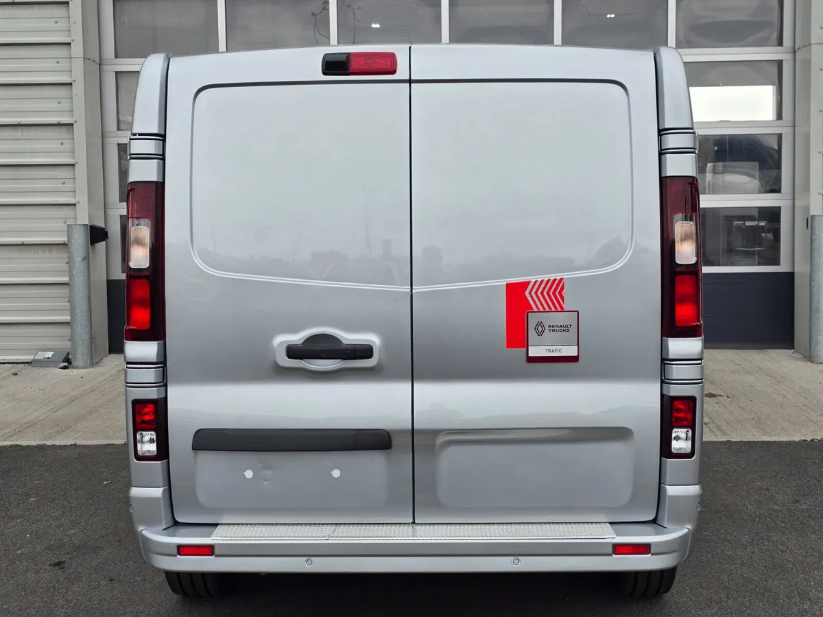 NEW Renault Trafic Exclusive 170BHP/150BHP Manual Silver - Panel van: picture 3 NEW Renault Trafic Exclusive 170BHP/150BHP Manual Silver - Panel van: picture 3