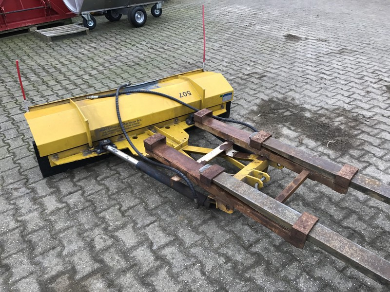 NIDO Sneeuwschuif - Snow plough for Agricultural machinery: picture 1 NIDO Sneeuwschuif - Snow plough for Agricultural machinery: picture 1