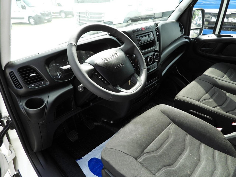 Iveco DAILY 35C17 FURGON BRYGADÓWKA 6 MIEJSC TEMPOMAT BLIŹNIACZE KOŁA - Box van: picture 2 Iveco DAILY 35C17 FURGON BRYGADÓWKA 6 MIEJSC TEMPOMAT BLIŹNIACZE KOŁA - Box van: picture 2