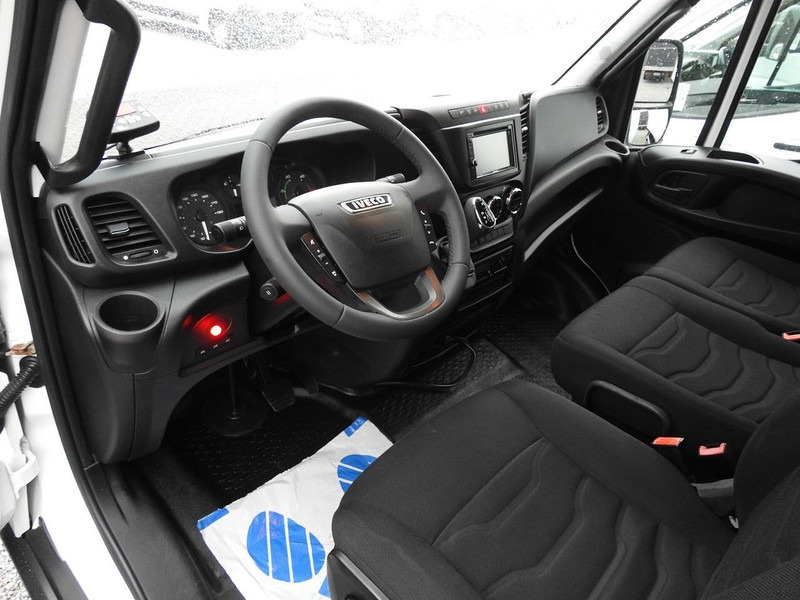 Iveco DAILY 70C17 CHŁODNIA 0*C WINDA 9 PALET ZASILANIE 230V TEMPOMAT K - Refrigerated van: picture 2 Iveco DAILY 70C17 CHŁODNIA 0*C WINDA 9 PALET ZASILANIE 230V TEMPOMAT K - Refrigerated van: picture 2