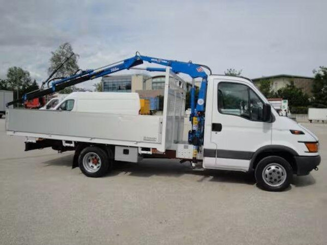 Iveco Daily 35C11 - flatbed+crane - Dropside/ Flatbed truck, Crane truck: picture 3 Iveco Daily 35C11 - flatbed+crane - Dropside/ Flatbed truck, Crane truck: picture 3