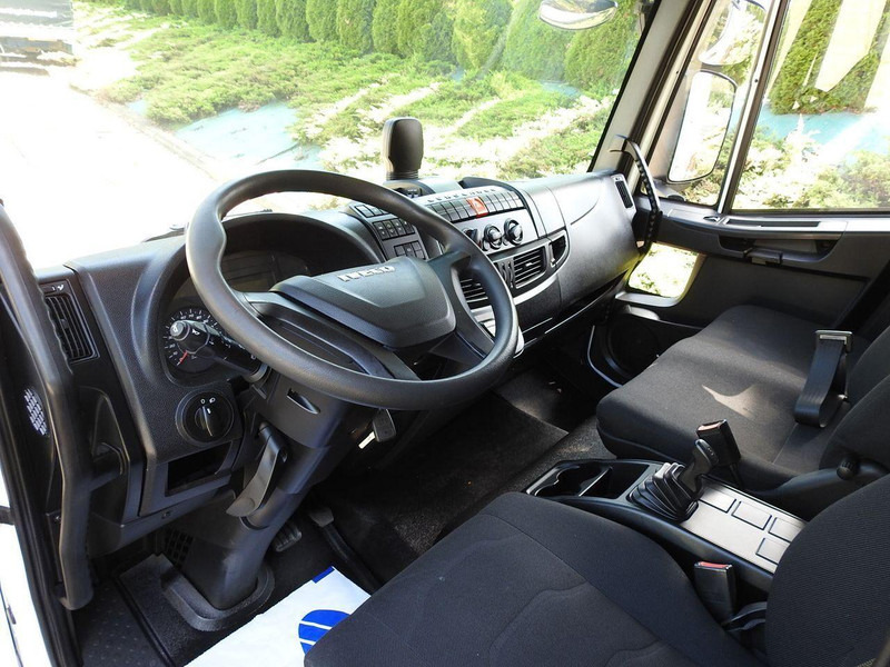 Iveco EUROCARGO 120 - 220 PLANDEKA WINDA 20 PALET AUTOMAT KLIMATYZACJA - Box truck: picture 2 Iveco EUROCARGO 120 - 220 PLANDEKA WINDA 20 PALET AUTOMAT KLIMATYZACJA - Box truck: picture 2