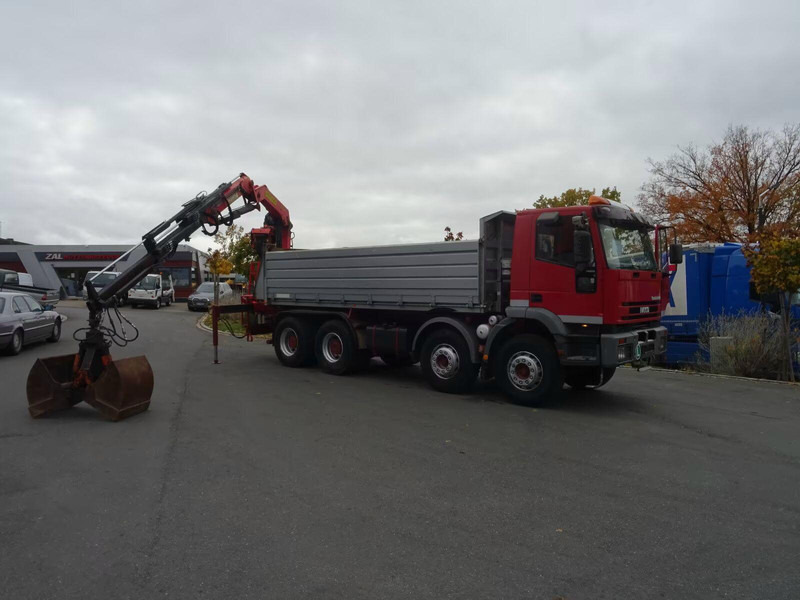 Tipper, Crane truck Iveco EuroTrakker 32.340 - 3 way tipper truck + crane: picture 10