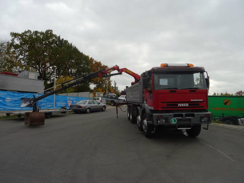Tipper, Crane truck Iveco EuroTrakker 32.340 - 3 way tipper truck + crane: picture 9