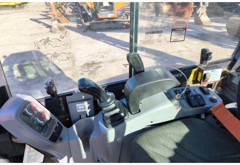 Mini excavator Kubota U27-4 - Crawler mini excavator: picture 11