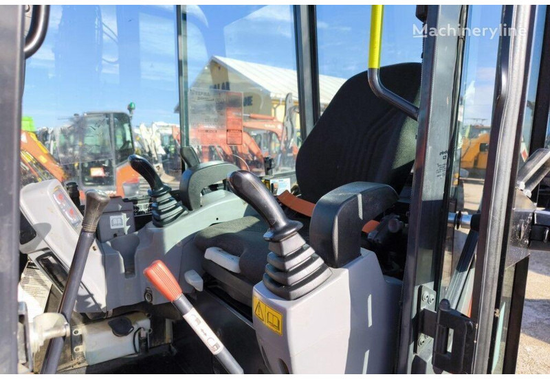 Mini excavator Kubota U27-4 - Crawler mini excavator: picture 13