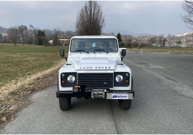 Land Rover Defender 110 - 2.2 Td4 4x4 Platós - Flatbed van: picture 3 Land Rover Defender 110 - 2.2 Td4 4x4 Platós - Flatbed van: picture 3