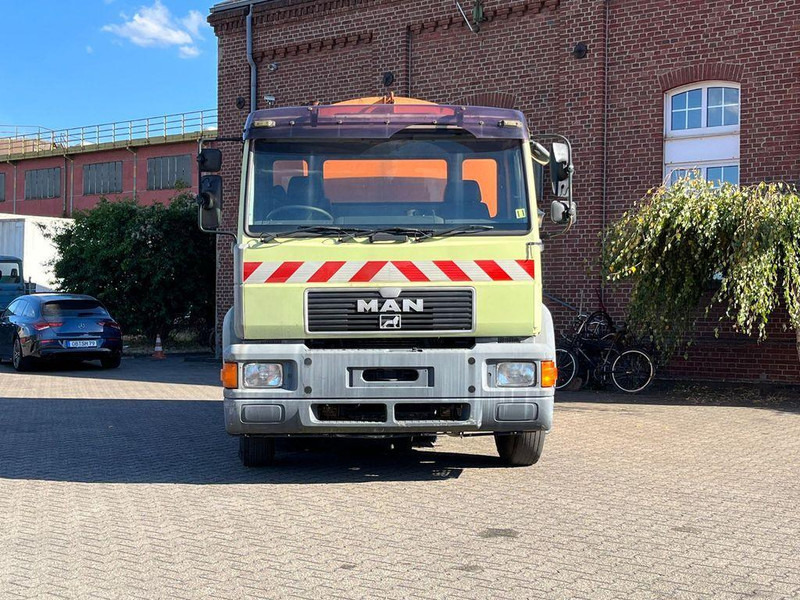 MAN 15.163 Utcaseprő - Road sweeper: picture 3 MAN 15.163 Utcaseprő - Road sweeper: picture 3