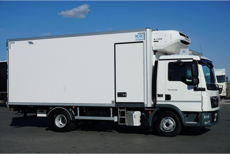 MAN TGL 12.250 / ACC / EURO 6 / CHŁODNIA / 2 KOMOROWA - Refrigerator truck: picture 4 MAN TGL 12.250 / ACC / EURO 6 / CHŁODNIA / 2 KOMOROWA - Refrigerator truck: picture 4