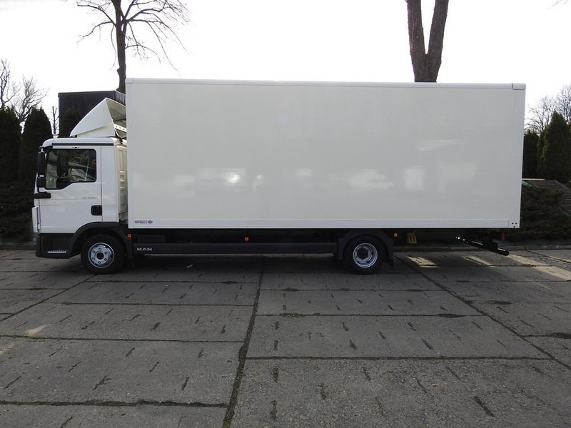 Box truck MAN TGL 8.18 KONTENER 16 PALET TEMPOMAT BLIŹNIACZE KOŁA 180KM [ 36: picture 8 Box truck MAN TGL 8.18 KONTENER 16 PALET TEMPOMAT BLIŹNIACZE KOŁA 180KM [ 36: picture 8