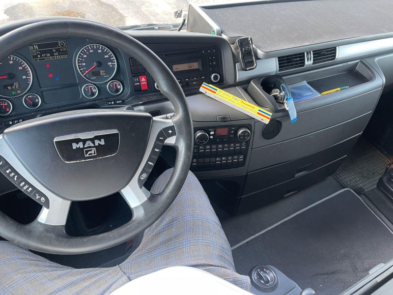 Livestock truck MAN TGX 26.400 6x2-2 LL 3 Stück Finkl Hubdach: picture 17 Livestock truck MAN TGX 26.400 6x2-2 LL 3 Stück Finkl Hubdach: picture 17