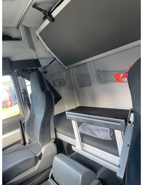 Livestock truck MAN TGX 26.400 6x2-2 LL 3 Stück Finkl Hubdach: picture 18 Livestock truck MAN TGX 26.400 6x2-2 LL 3 Stück Finkl Hubdach: picture 18