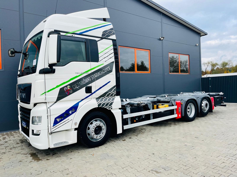 MAN TGX 26.420 - Cab chassis truck: picture 2 MAN TGX 26.420 - Cab chassis truck: picture 2