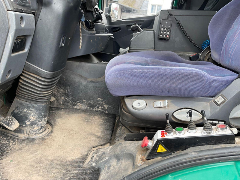 Mercedes-Benz 1833 Absetzkipper Bluetec 5 Klima 2 Hand Orig Km - Container transporter/ Swap body truck, Crane truck: picture 4 Mercedes-Benz 1833 Absetzkipper Bluetec 5 Klima 2 Hand Orig Km - Container transporter/ Swap body truck, Crane truck: picture 4