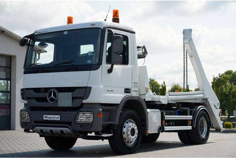 Mercedes-Benz ACTROS 1836 / 4X2 / BRAMOWIEC / PALFINGER M12T / EURO 6 / SPROW - Skip loader truck: picture 1 Mercedes-Benz ACTROS 1836 / 4X2 / BRAMOWIEC / PALFINGER M12T / EURO 6 / SPROW - Skip loader truck: picture 1