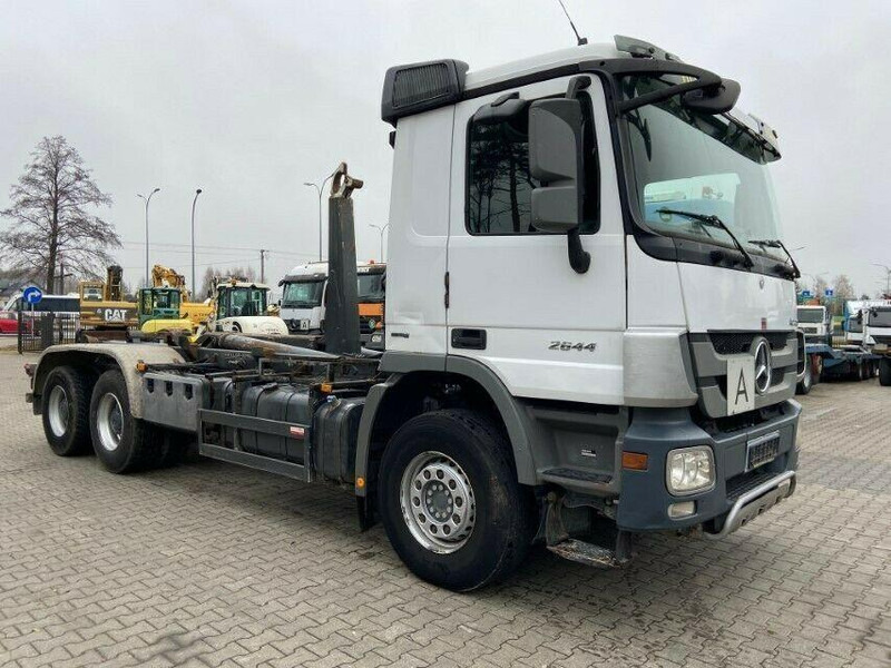 Mercedes-Benz ACTROS 2644 - Hook lift truck: picture 1 Mercedes-Benz ACTROS 2644 - Hook lift truck: picture 1