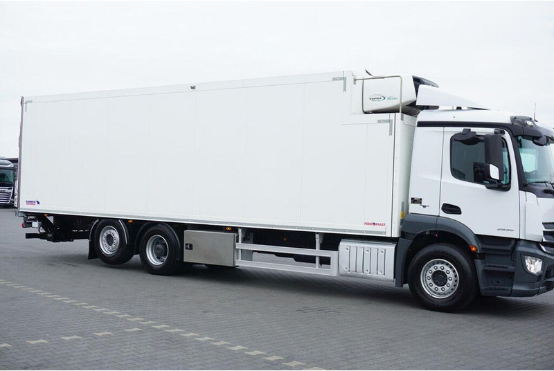 Mercedes-Benz ANTOS / 2535 / EURO 6 / CHŁODNIA + WINDA / 23 PALETY / OŚ SKRĘTN - Refrigerator truck: picture 3 Mercedes-Benz ANTOS / 2535 / EURO 6 / CHŁODNIA + WINDA / 23 PALETY / OŚ SKRĘTN - Refrigerator truck: picture 3