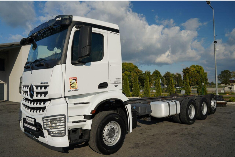 Mercedes-Benz AROCS 3248 / 8X4 / TRIDEM / RAMA POD ZABUDOWE 8 M / OŚ SKRETNA I - Cab chassis truck: picture 4 Mercedes-Benz AROCS 3248 / 8X4 / TRIDEM / RAMA POD ZABUDOWE 8 M / OŚ SKRETNA I - Cab chassis truck: picture 4